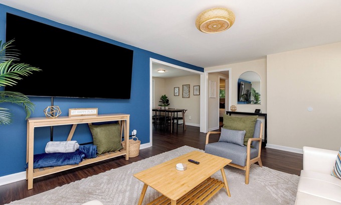 Kathleen House | AtHome+1 Stay | Spacious 4BR | Near Fairgrounds
