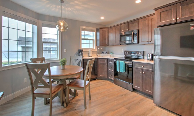 Old Orchard Beach Condo | Atlantic Ocean Suites - Sand Dune Suite 13 (1 Bedroom)