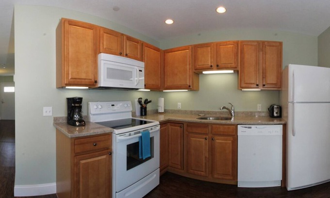 Old Orchard Beach Condo | Atlantic Ocean Suites - Sand Castle Suite 1