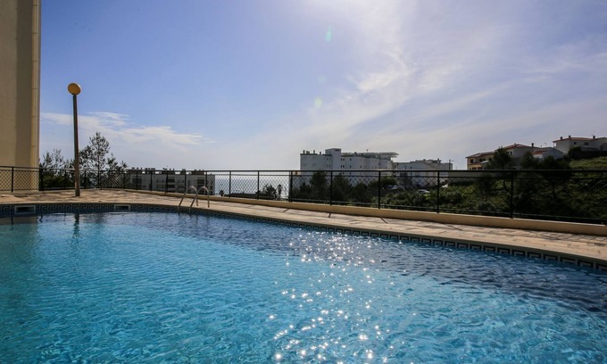Figueira da Foz Apartment | Atlantic Ocean Pool Apartment