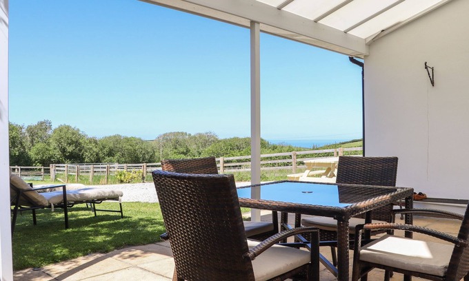 Poundstock Cottage | ATLANTIC VIEW, pet friendly, with a garden in Bude