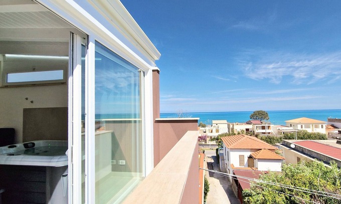 Alcamo Marina Apartment | Attico della Luna with private Jacuzzi