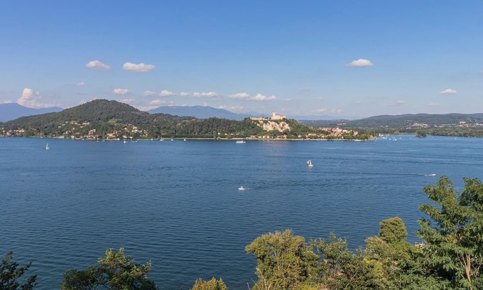 Arona Apartment | Attractive apartment on the first floor with private garden (table, chairs, deckchair and barbecue).