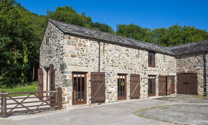 Tavistock House | Attractive Holiday Home in Tavistock with Garden