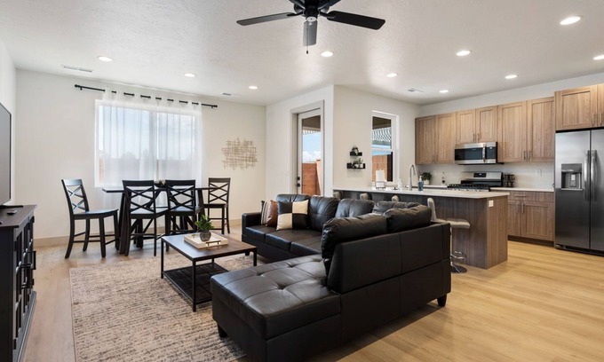 Santa Clara House | Attractive New End Unit Townhome- Perfect Location and Close To Everything!