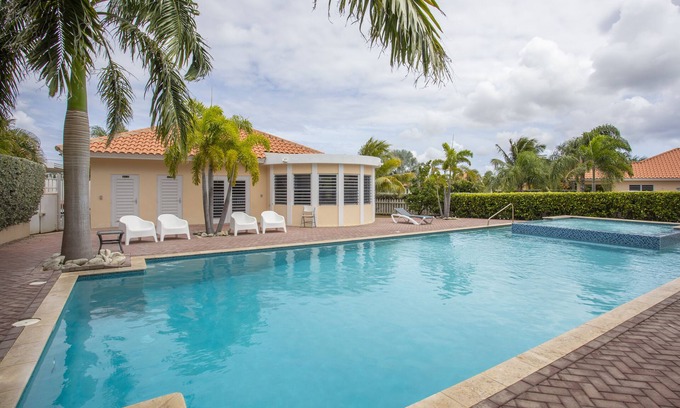 Willemstad House | Attractive villa in Jalousie resort with garden and pool communal