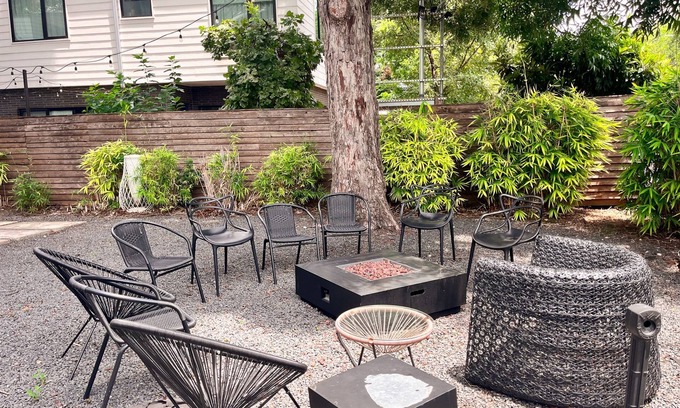 East Cesar Chavez Villa | ATX Icon Mansion Rainey Street 6 min Walk