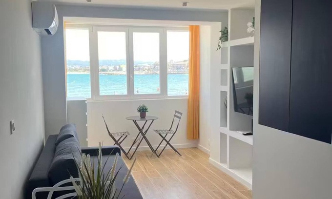 8th Arrondissement Apartment | Atypical apartment on the beach, Pointe-Rouge