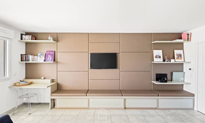 Carqueiranne Apartment | Au bout de la rue la Mer T3 jardin/piscine PK/WiFi