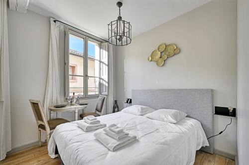 Avignon City Centre Apartment | Au cœur des Papes, dans bâtisse de charme studios & appartements en cœur de ville