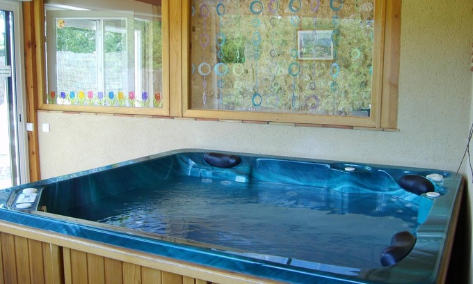 Lamonzie-Montastruc Cottage | Au lézard doré, Balneotherapy gite with spa, sauna and hammam in Dordogne, France