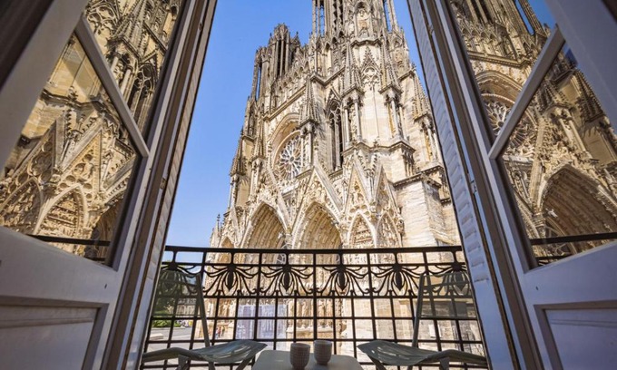 Reims City Centre Apartment | Au pied de la Cathédrale #vuemagique