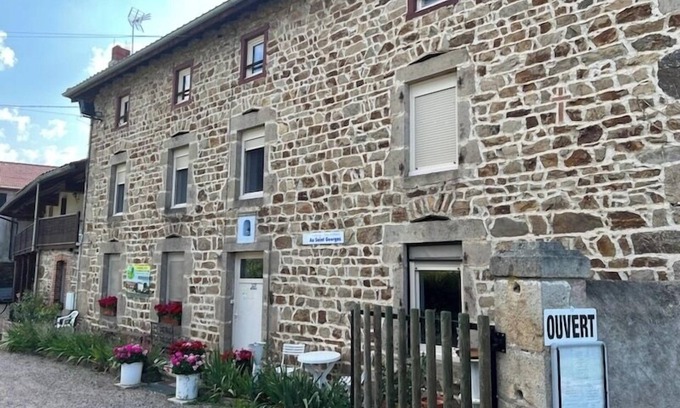 Saint-Georges-en-Couzan House | Auberge Au Saint Georges du Mazet