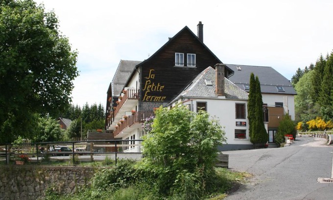 Besse-et-Saint-Anastaise Hotel | Auberge de la Petite Ferme, Super-Besse Est, The Originals Relais