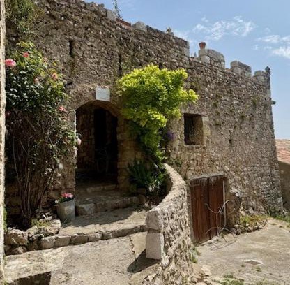Bezaudun-les-Alpes House | Auberge du Château de Bezaudun