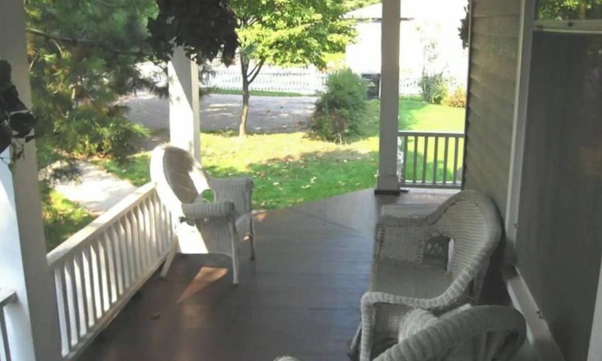 Put-in-Bay House | Aunt Jane's #1 Downtown Put in Bay up to 12 guests