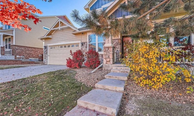 Aurora House | Aurora 4BR Getaway w ~ Tub ~ Crib ~ 15miles to DIA