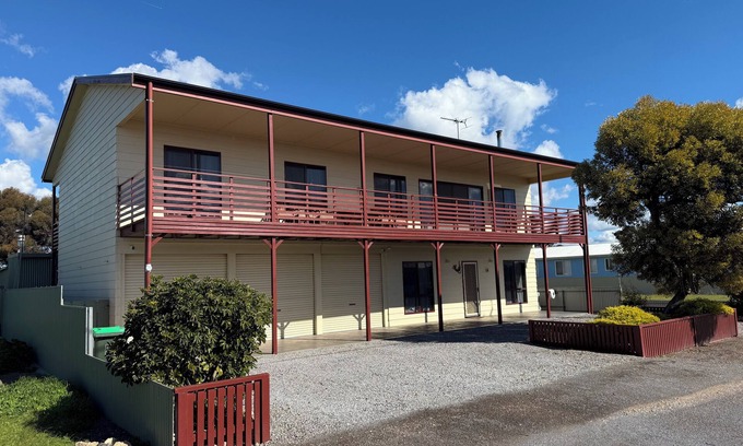 Minlacowie House | Aurora - Close to beach! Off Peak Special available!