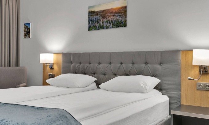 Innri-Njarthvik Hotel | Aurora Hotel at Reykjavik-Keflavik Airport Terminal KEF