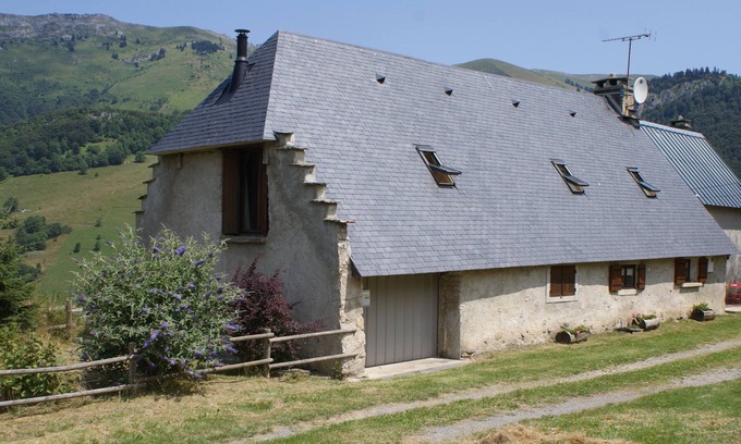 Campan House | Authentic barn in the heart of the Pyrenees
