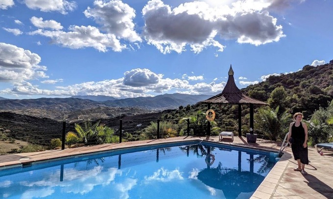 Alozaina House | Authentic house, within the castle walls of holiday park Finca el Moralejo