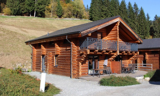 Jenig Ski Chalet | Authentic log house near top ski resort