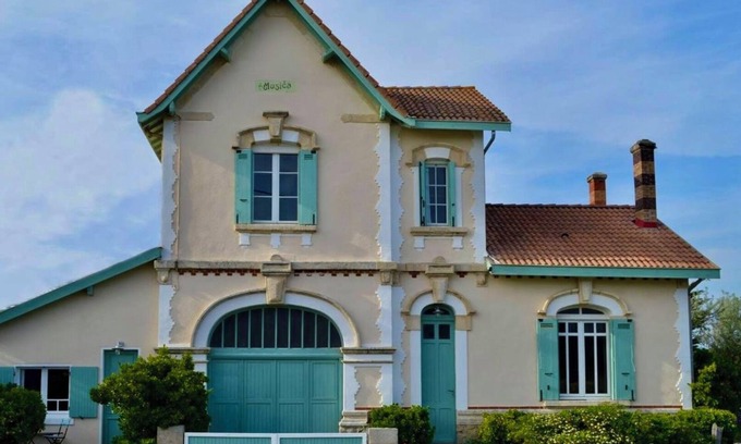Lacanau-Ocean House | Authentic, lovely villa just 50m from the beach for up to 22 people
