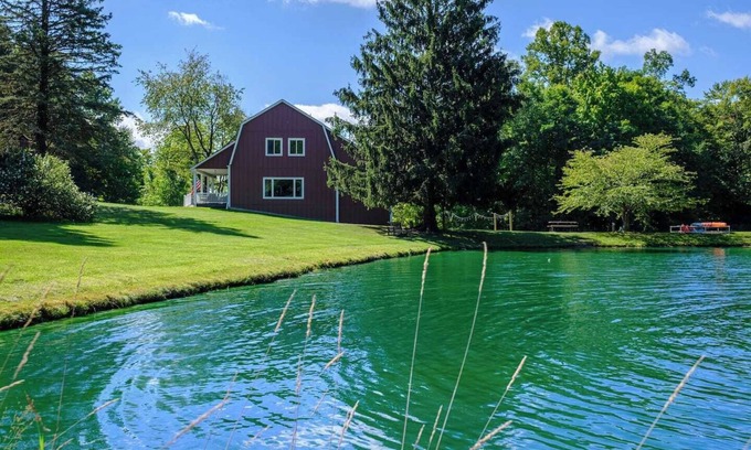 Ravenna House | Authentic Restored Barn- Cuyahoga Nat'l Pk-30min, Pickleball, Basketball, Swimming, Fishing