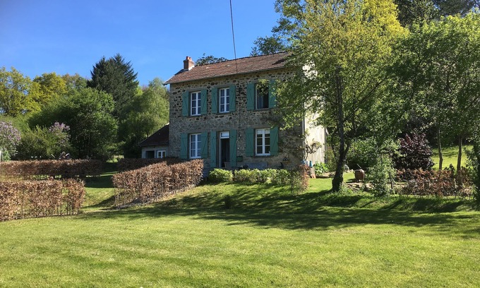 Augne House | Autumn Garden is a detached country house in a beautiful natural environment.