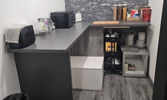Everton Apartment | AV Space 2: Group-Friendly Stay Near Anfield Stadium