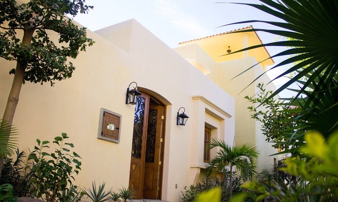 Nopolo Villa | AV027- Lovely 3 brd, only steps from the beach with great view to mountains