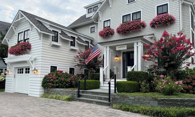 Avalon House | AVALON nBay Front Home with pool, deck and dock. Spacious 5-bedroom, 4.5 bath