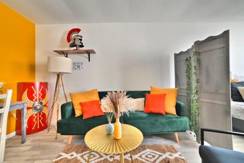 Saintes Apartment | Ave César - Confort Moderne, Charme Gallo-Romain, Cœur de Ville, Tv 4K, Fibre