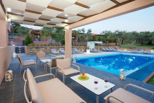 Potos Apartment | Aventura Village