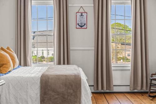 Mystic - New London House | Avery Townhome 3BR Historic Home Near Mystic Seaport