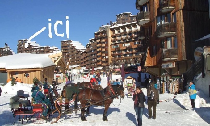 Avoriaz Apartment | AVORIAZ, PLEIN CENTER, SUMMER 2024, VIDEO PROJECTOR