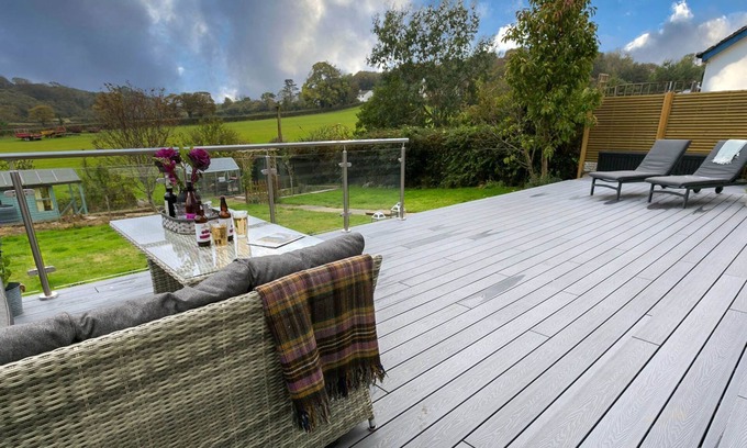 Benllech Cottage | Awel y Mor - a coastal that sleeps 6 guests in 3 bedrooms