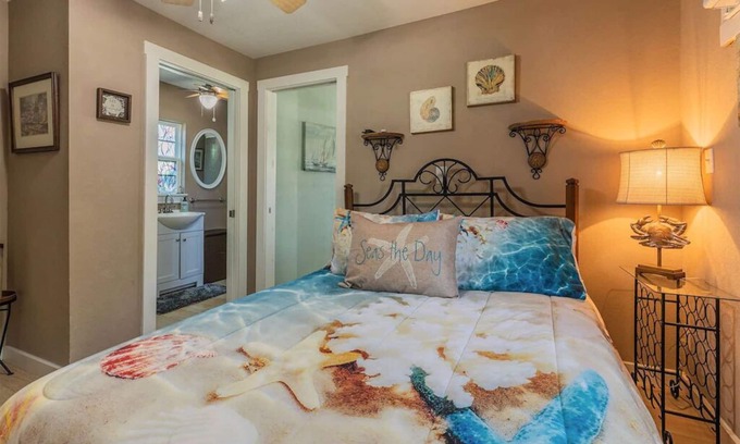 Bacliff Cottage | Awesome getaway on the Bay! Get on island time w/us! Swim, Fish & play all day