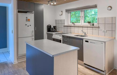 Norddjurs Municipality House | Awesome Home In Allingåbro With Wifi