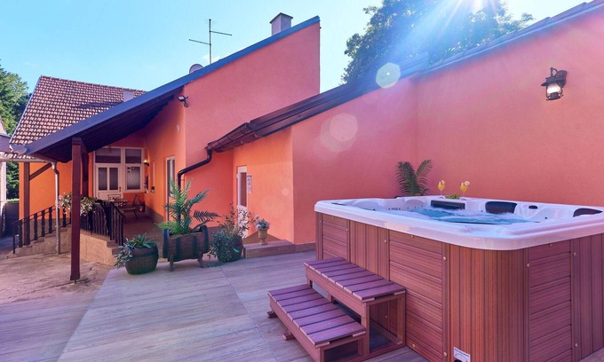 Daruvar House | Awesome home in Daruvar with jacuzzi