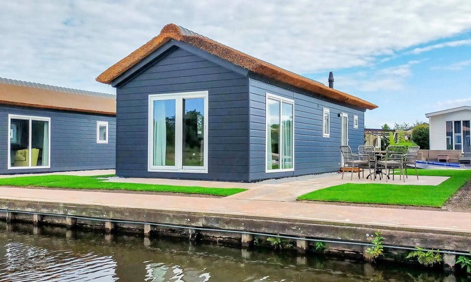 Giethoorn House | Awesome home in Giethoorn with WiFi