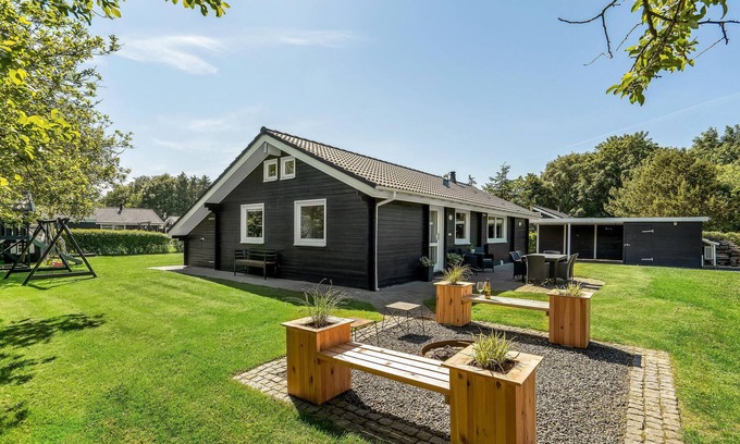 Bork Havn House | Awesome home in Hemmet with sauna