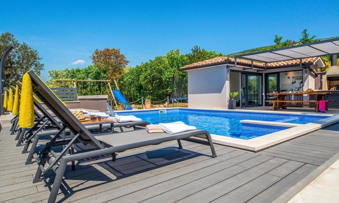 Viskovici House | Awesome home in Koromacno with sauna