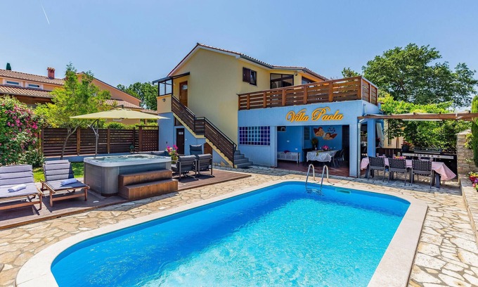 Loborika House | Awesome home in Marcana with kitchen