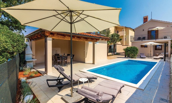 Medulin House | Awesome home in Medulin with WiFi