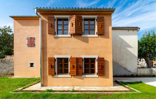 Svetvincenat House | Awesome Home In Svetvincenat With Wifi