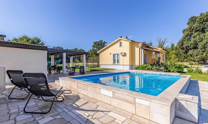 Valtura House | Awesome home in Valtura with WiFi