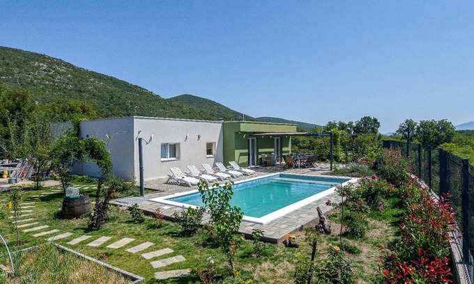 South Croatia Coast House | Awesome home in Zagvozd