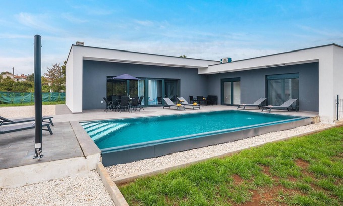 Muzini House | Awesome home in Zminj with WiFi