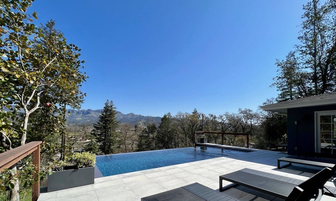 Calistoga House | Awesome Napa Valley retreat with infinity edge pool and spa